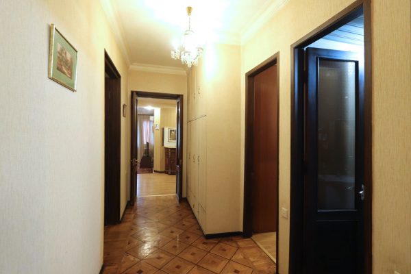 6br1ba-house-in-a-3-story-building-on-the-2nd-floor-in-yerevan-14