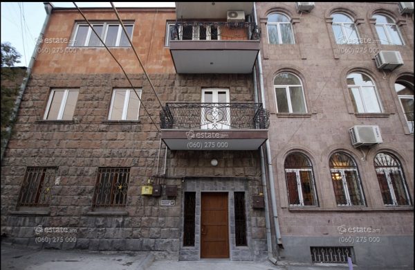 6br1ba-house-in-a-3-story-building-on-the-2nd-floor-in-yerevan